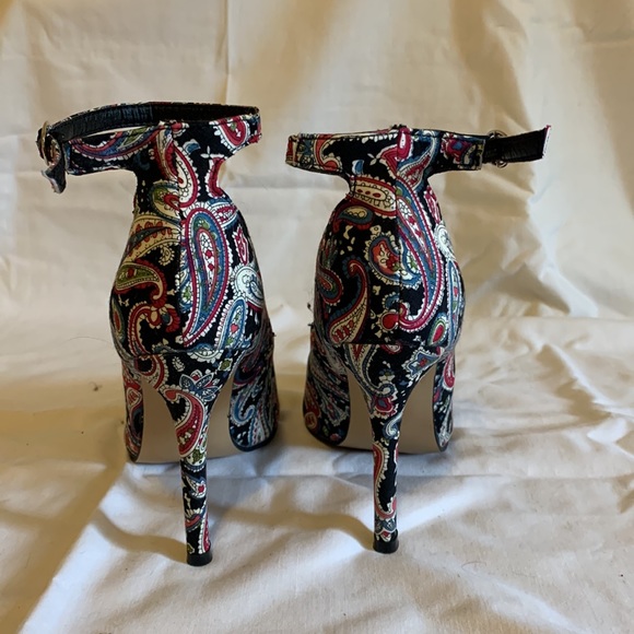 Peep toe fabric heels - Picture 3 of 4